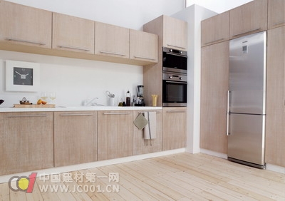 进口木材涨价 下游地板家具业平摊风险 - 新闻