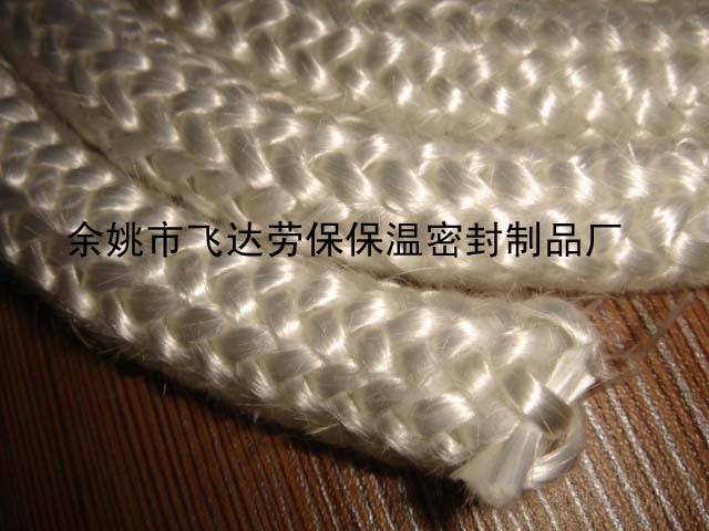 这是一种创新编法而成的弹性玻纤绳(有黑白两种)(http://www.nbfd.com .cn电话:0574-66219838),具有很强的收缩性,广泛用于作填充料、锅炉与炉墙或炉身之间的软接头,具有良好的绝缘性和耐热性,密封性.也用于电机、仪表、电器等隔热绝缘材料.