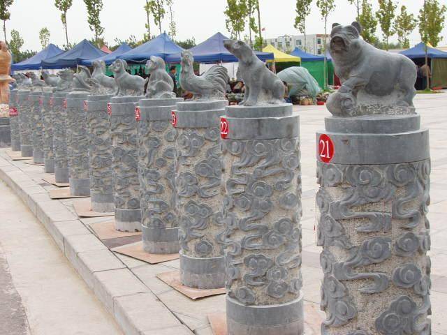 中国国际石雕艺术大道12生肖福运石雕等中央