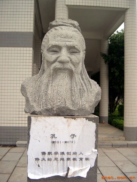 都兴垒建筑装饰有限公司为西藏拉啤直属的综合性骨干企业,拥有西南地区大型(GRC)水泥外墙装饰制品及石膏装饰制品专业厂家,公司下属单位主要从事GRC、FGC隔墙脱硫石膏隔墙系列;欧式、中式、藏式、仿木景观构件;园林绿化工程、文化石、异形雕塑以及精品石膏线条,同时承接钢结构、塑钢、不锈钢、彩钢瓦、雨棚、保温材料及室内外装饰装修工程。