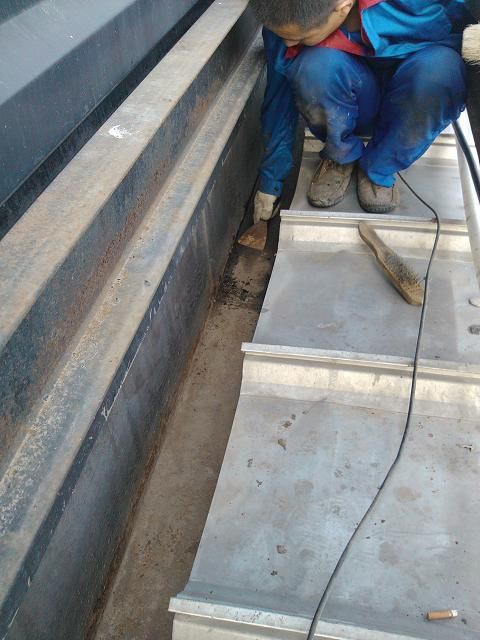 钢金属屋面天沟防锈防水处理